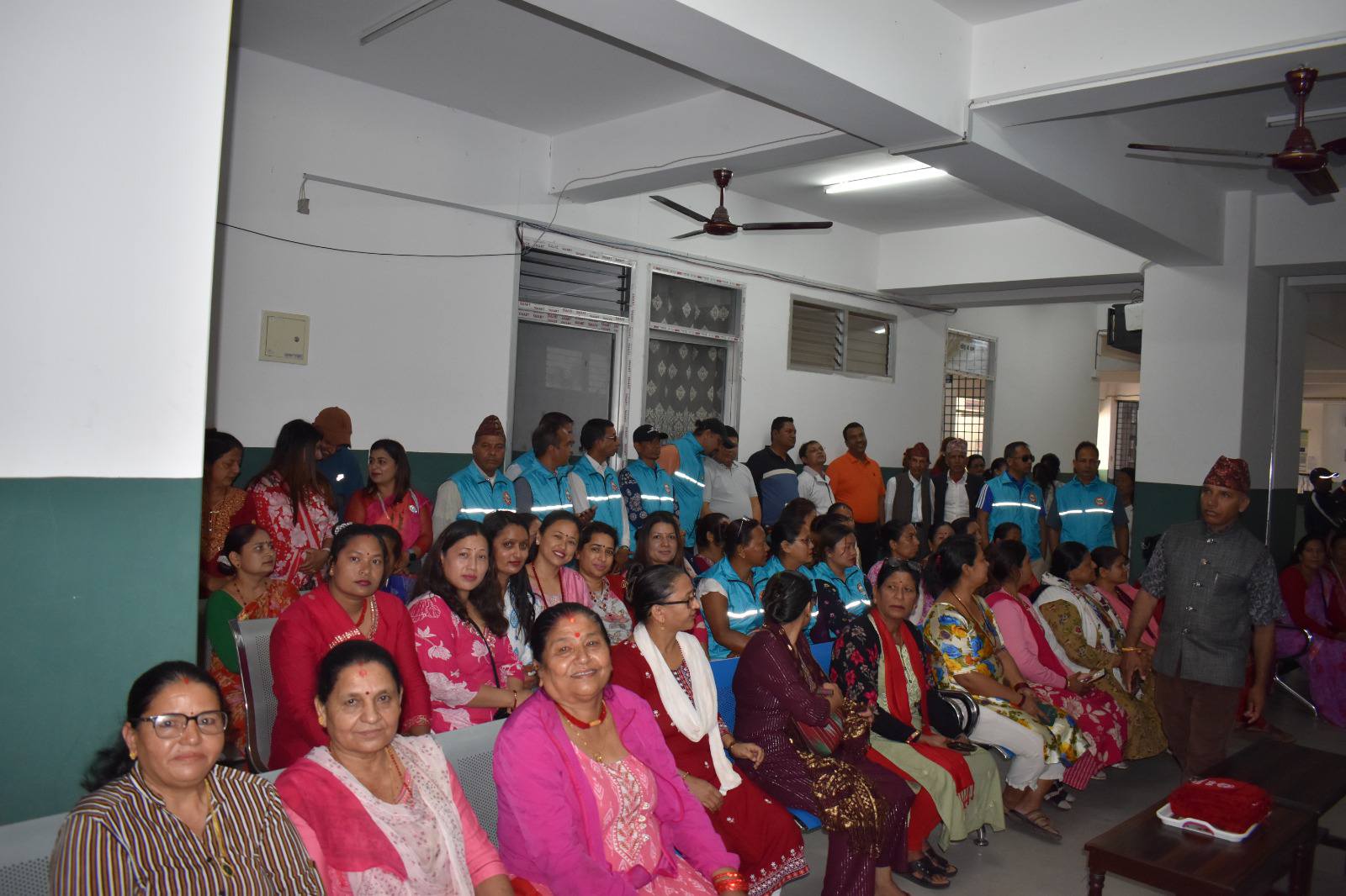 लिनेले लिन हुने,र दिनेले दिन हुने सबैको लागि न्यानो कपडा घर  पर्देश अस्पताल कुस्मा पर्बत ।