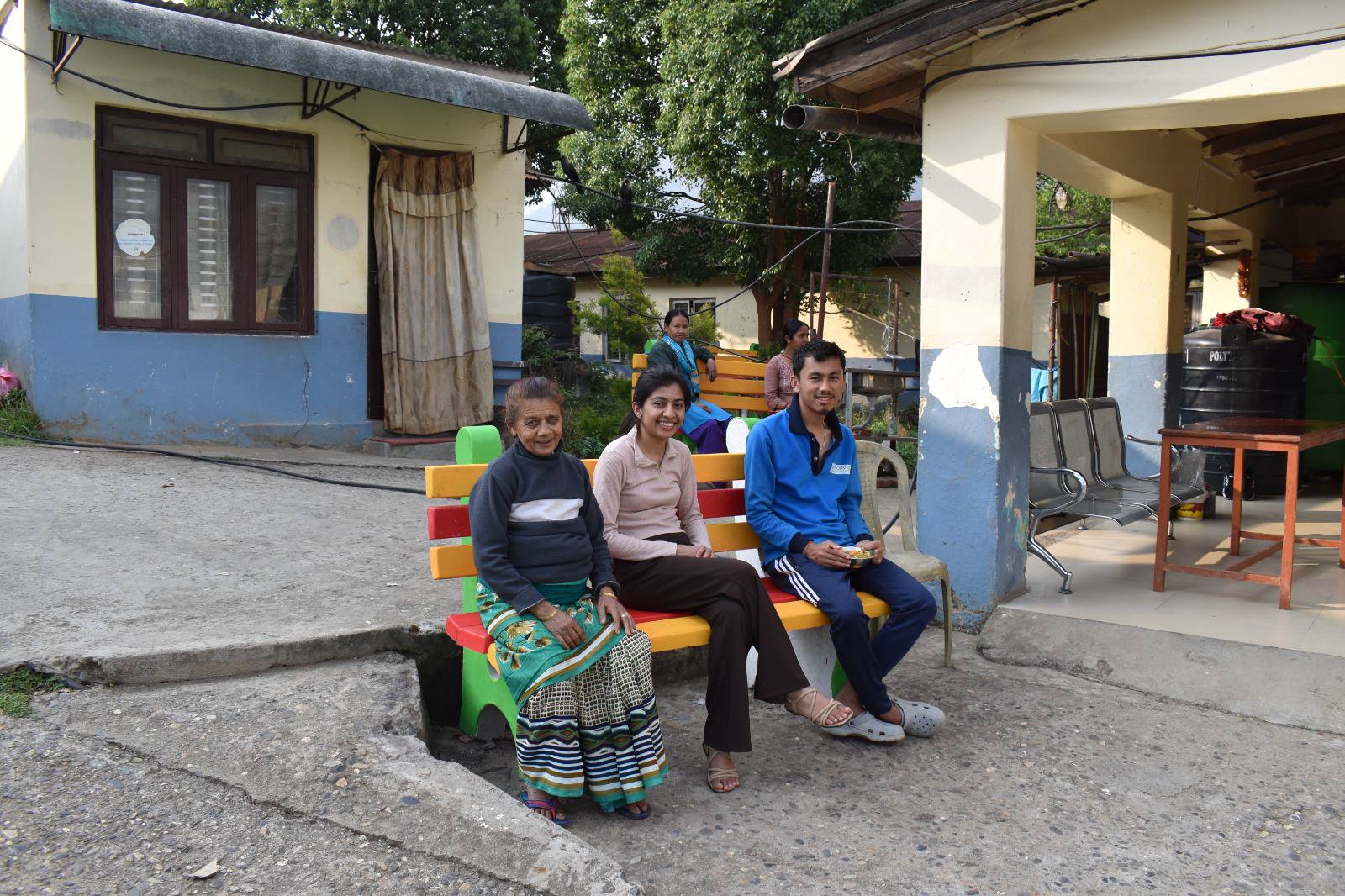 पर्बत अस्पताललाई आधुनिकीकरण र ब्यवस्थित गर्ने सोच अनुरुप अस्पतालको विभिन्न प्राङ्गणमा आराम चियर राख्ने काम सम्पन्न