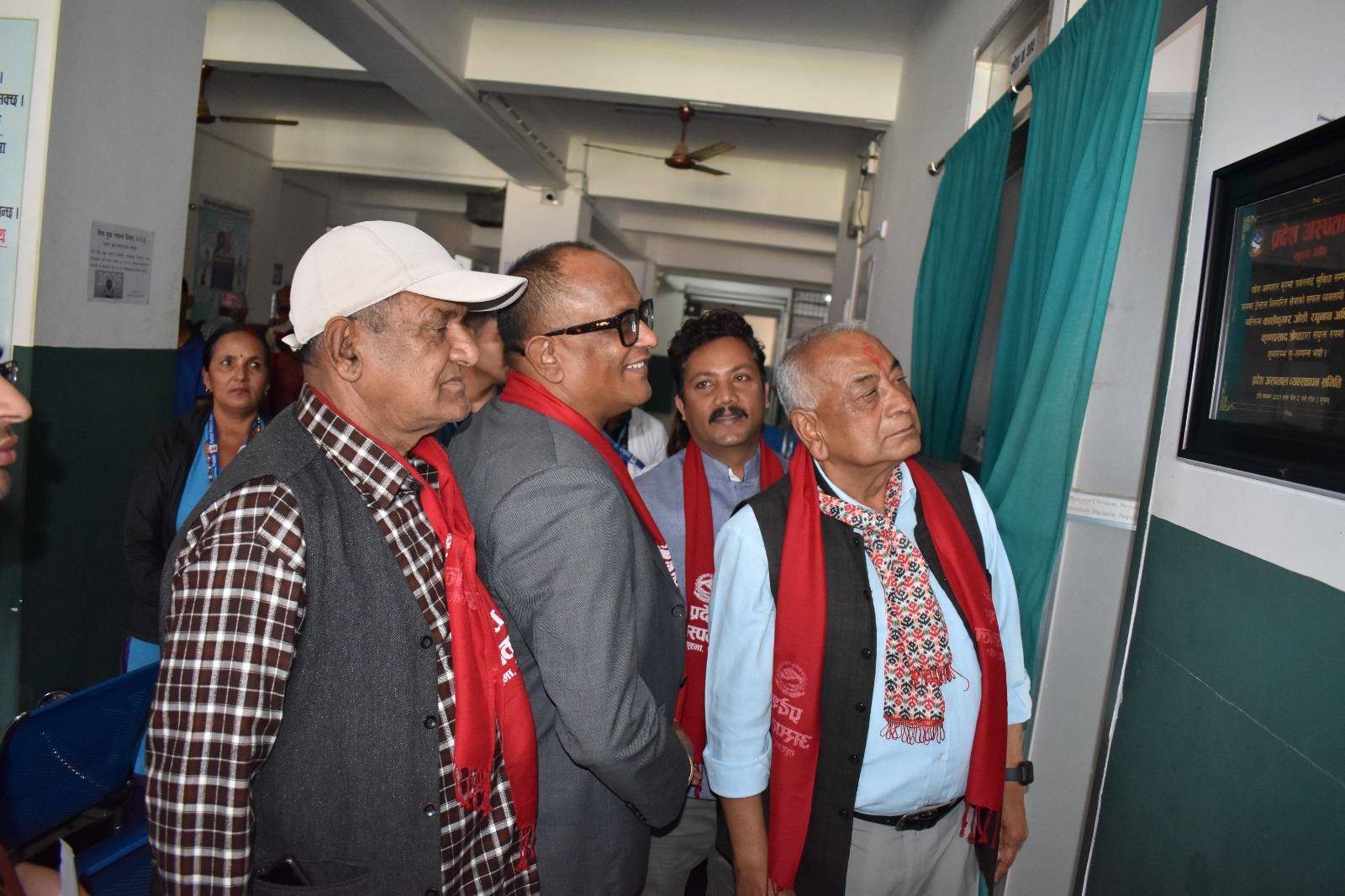 प्रदेश अस्पतालमा डेन्टल विस्तार सेवा सुरु — काशी कुमार जोशी, रघुनाथ अधिकारी र कृष्णप्रसाद श्रेष्ठद्वारा संयुक्त शुभारम्भ